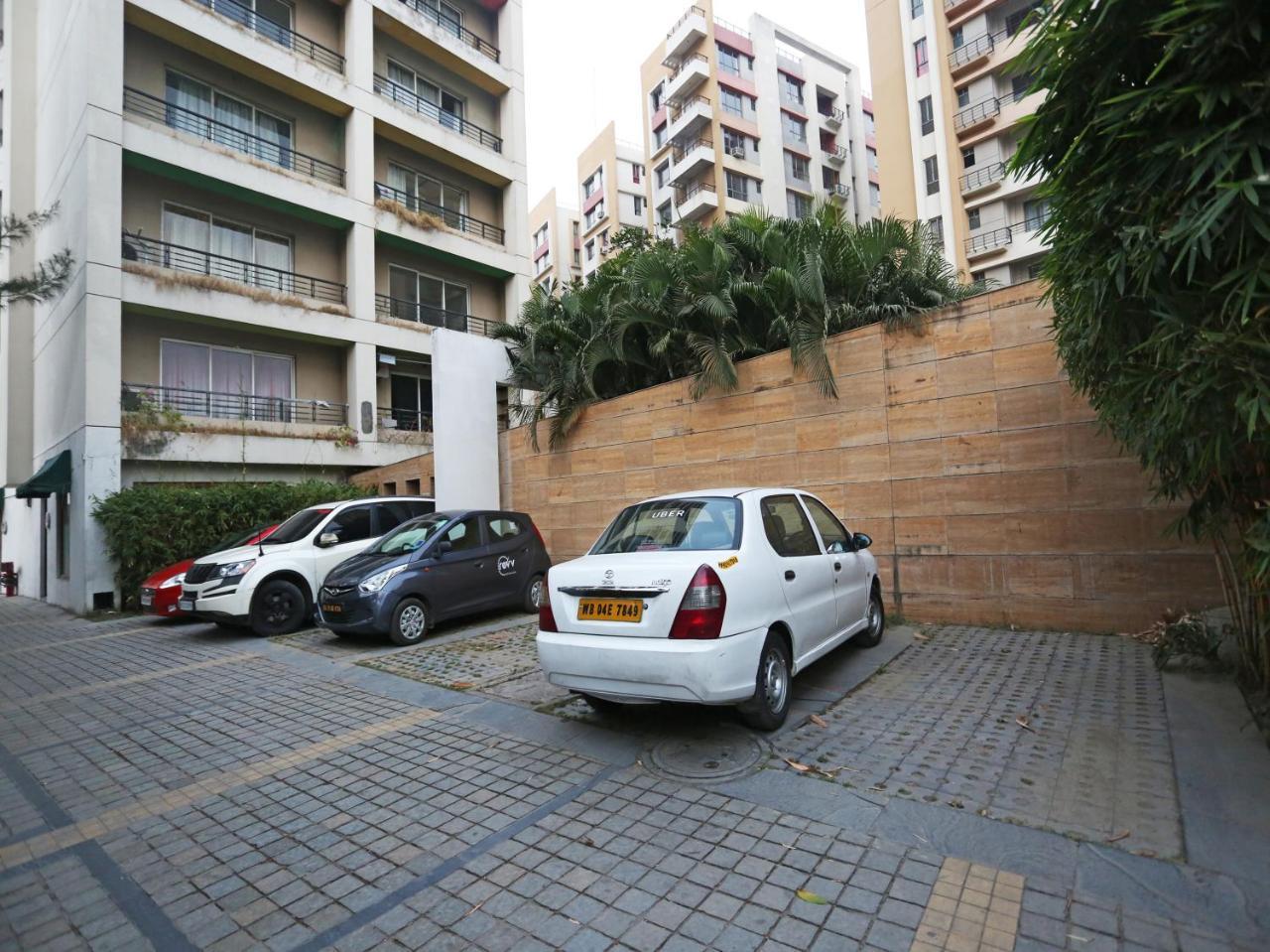 Capital O 10212 Hotel West Willows Xanadu Calcutta  Esterno foto