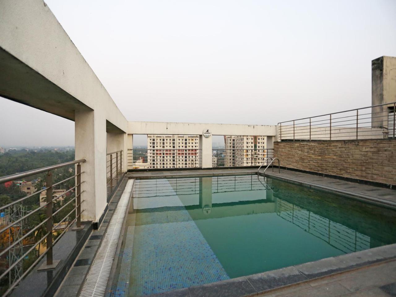 Capital O 10212 Hotel West Willows Xanadu Calcutta  Esterno foto