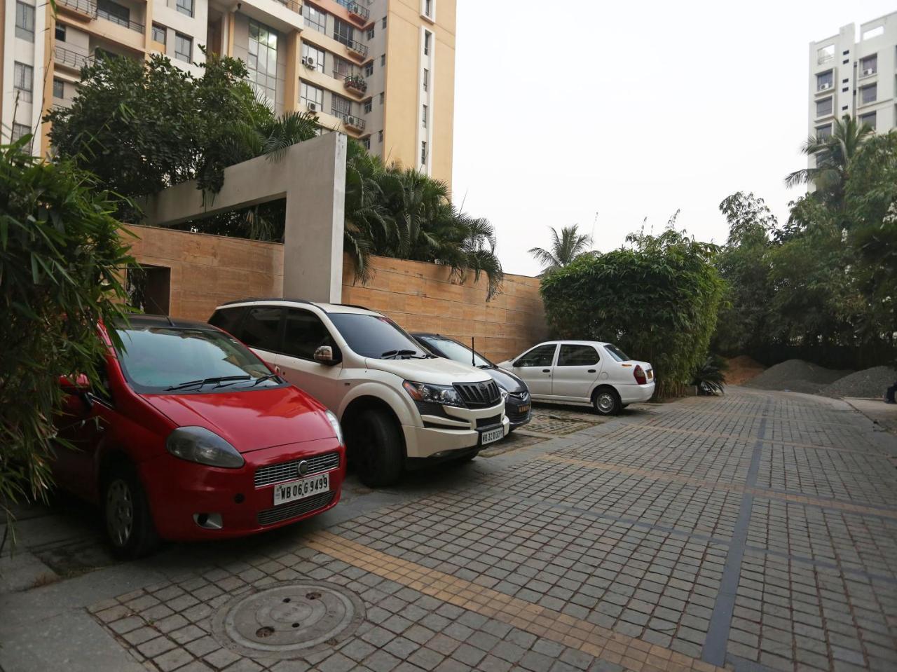 Capital O 10212 Hotel West Willows Xanadu Calcutta  Esterno foto