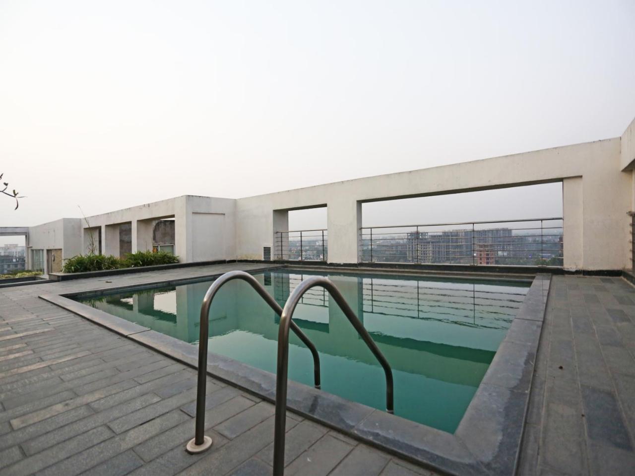 Capital O 10212 Hotel West Willows Xanadu Calcutta  Esterno foto