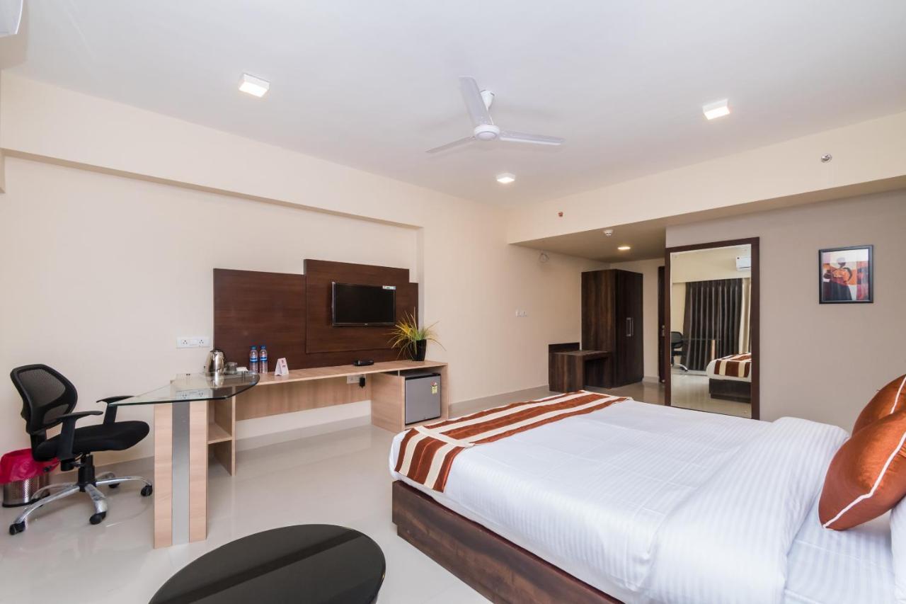 Capital O 10212 Hotel West Willows Xanadu Calcutta  Esterno foto