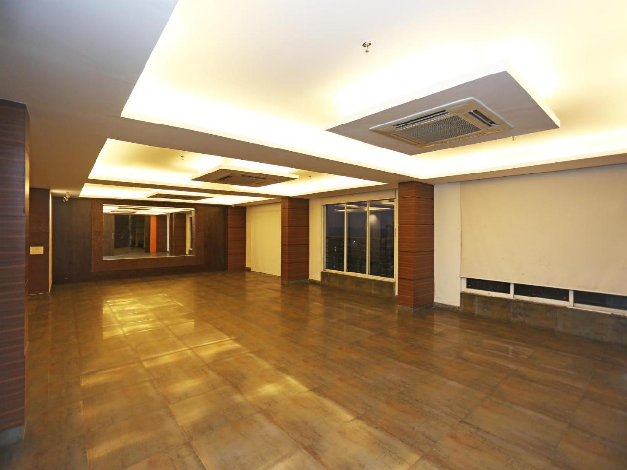 Capital O 10212 Hotel West Willows Xanadu Calcutta  Esterno foto