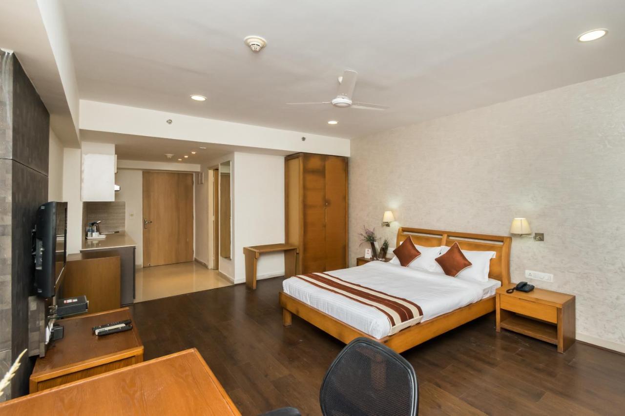 Capital O 10212 Hotel West Willows Xanadu Calcutta  Esterno foto