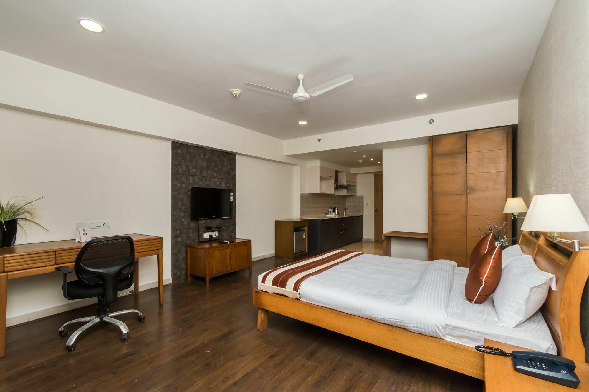 Capital O 10212 Hotel West Willows Xanadu Calcutta  Esterno foto