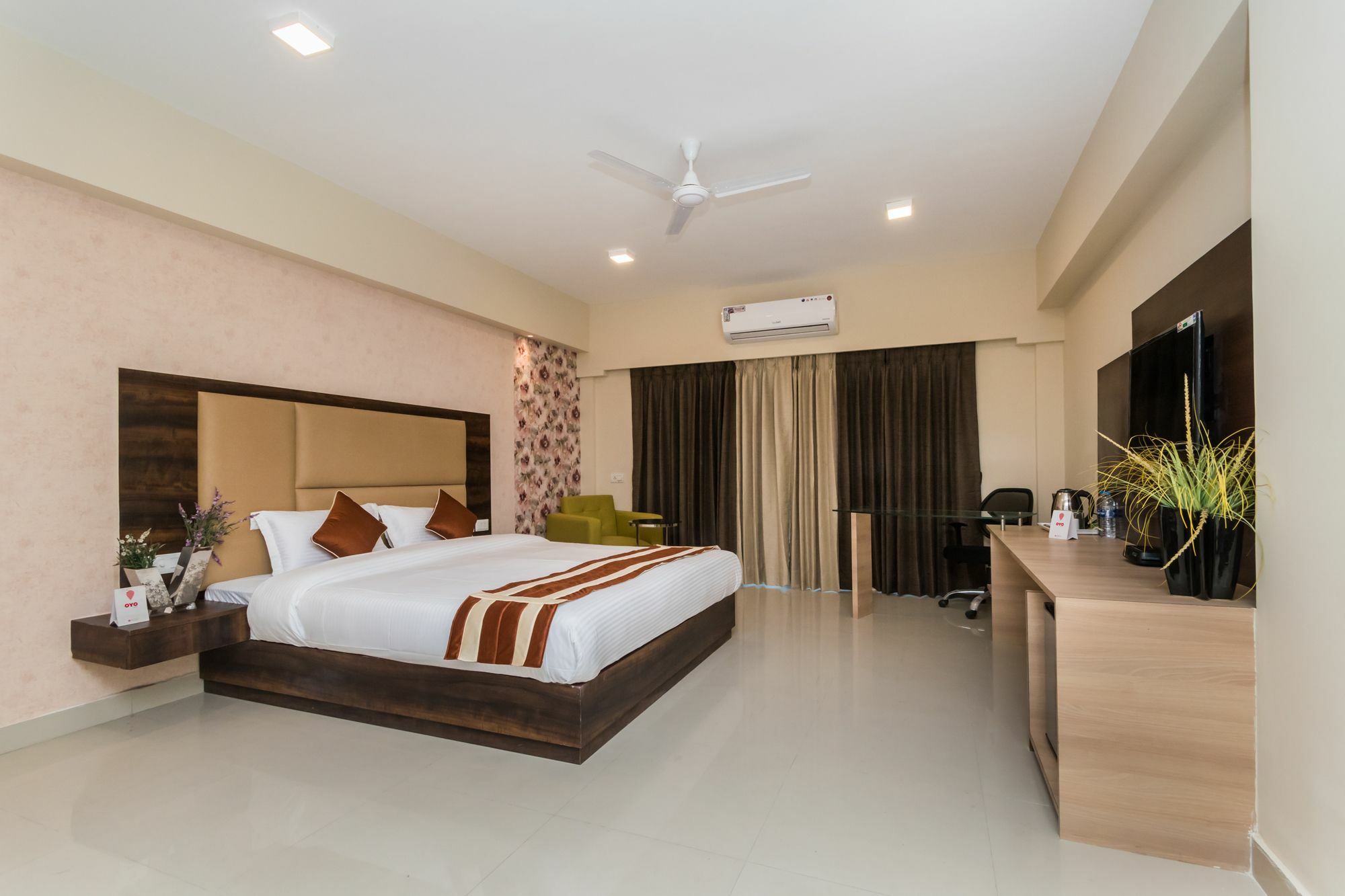 Capital O 10212 Hotel West Willows Xanadu Calcutta  Esterno foto