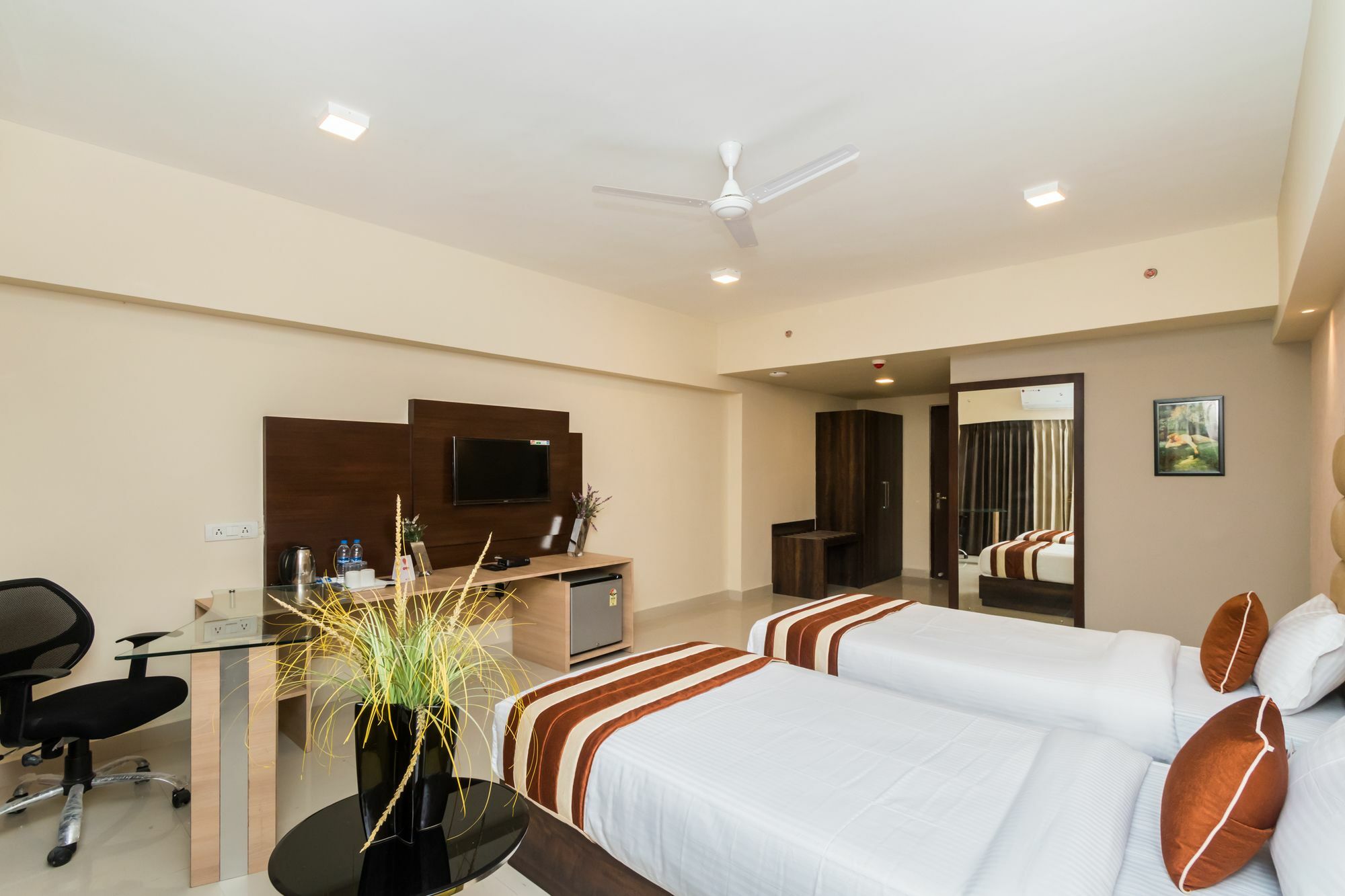 Capital O 10212 Hotel West Willows Xanadu Calcutta  Esterno foto