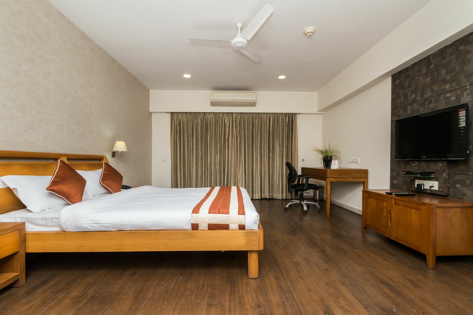 Capital O 10212 Hotel West Willows Xanadu Calcutta  Esterno foto
