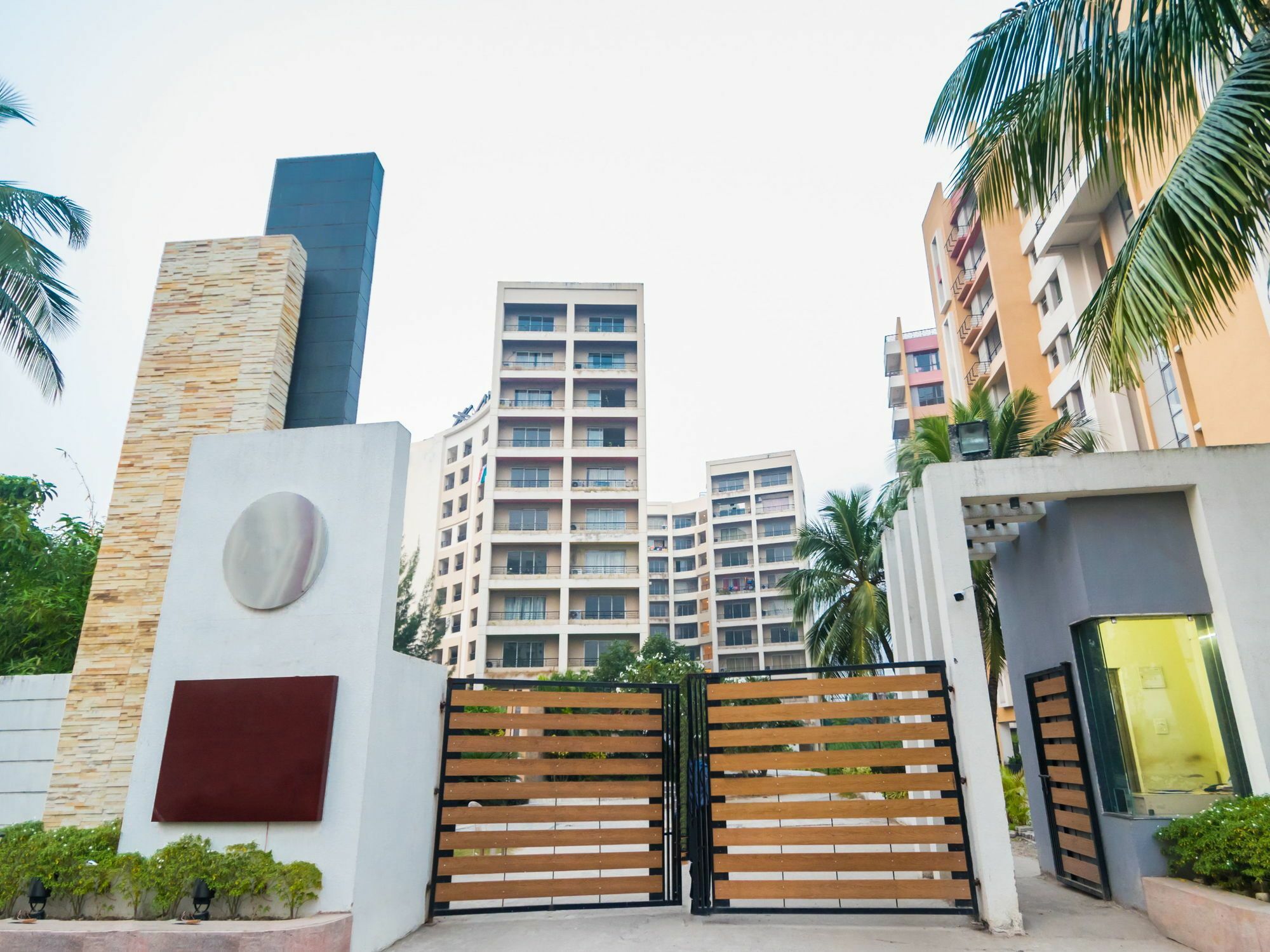 Capital O 10212 Hotel West Willows Xanadu Calcutta  Esterno foto