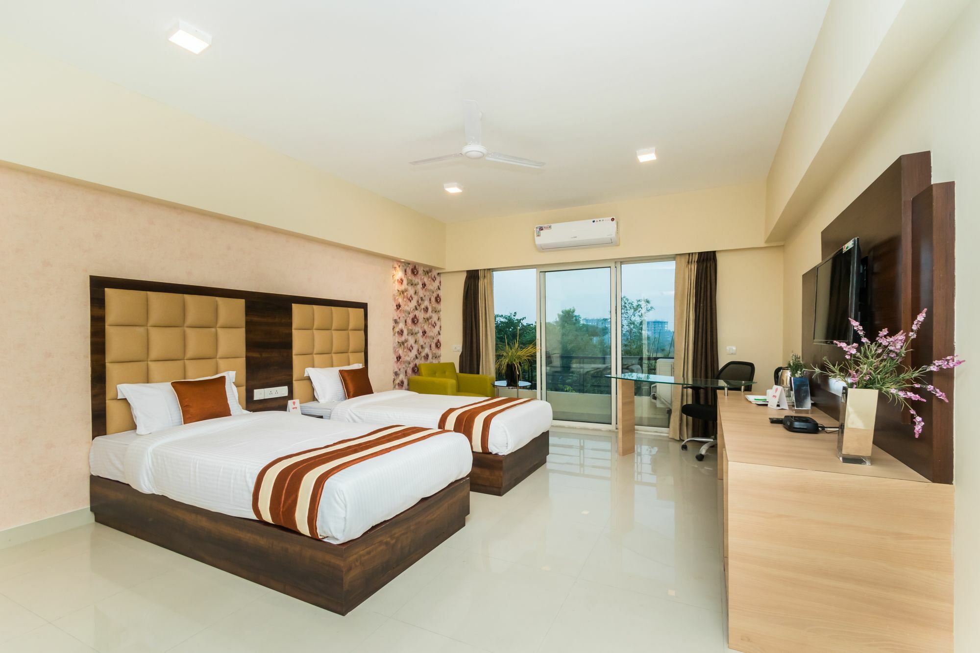Capital O 10212 Hotel West Willows Xanadu Calcutta  Esterno foto
